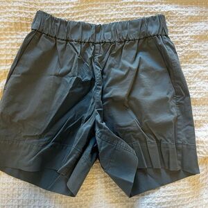 Everlane the easy short size 2